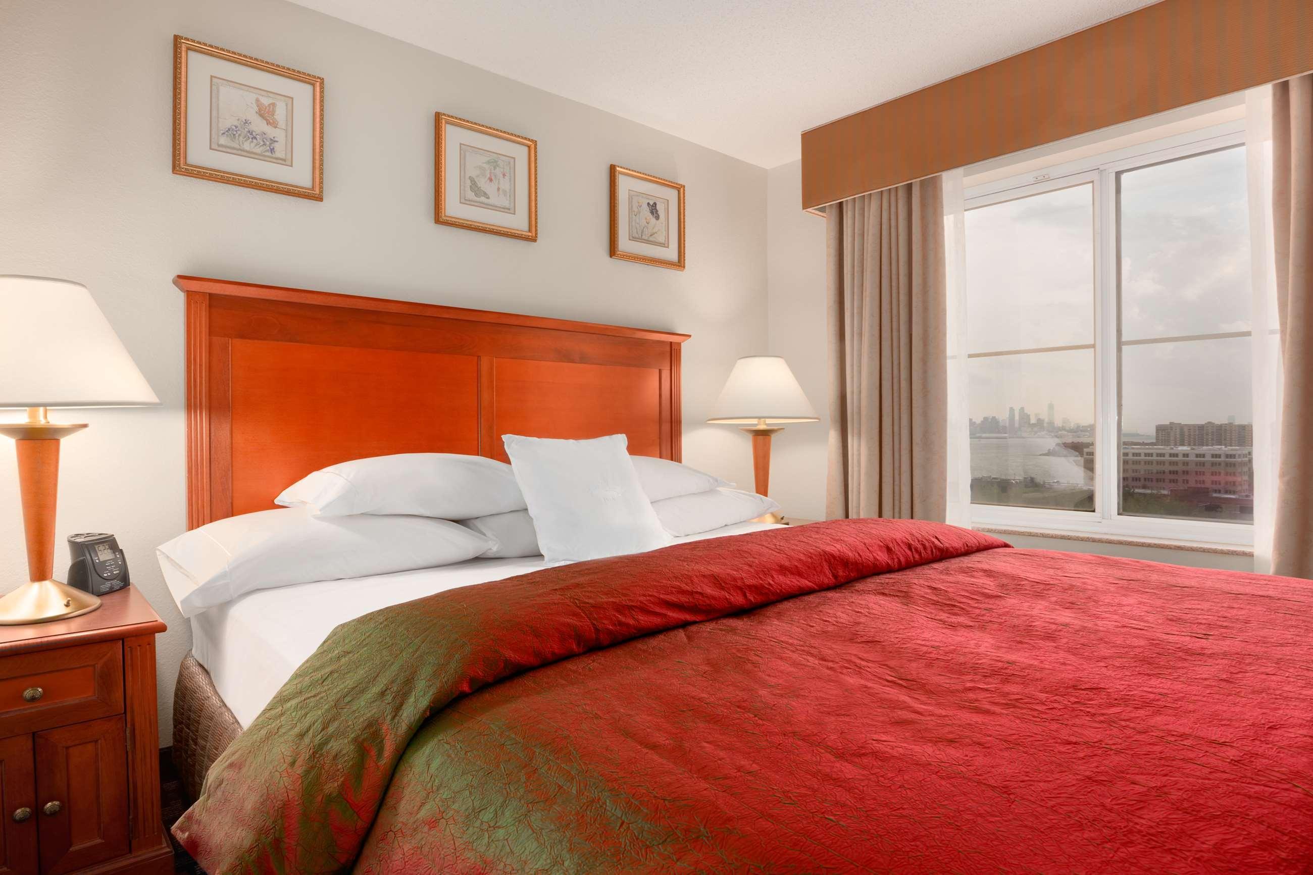 Homewood Suites By Hilton Edgewater-Nyc Area Exterior photo